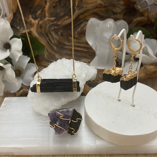 Black Tourmaline Horizontal Necklace.  NEEDS NEW PICTURE HAS NEW CHAIN