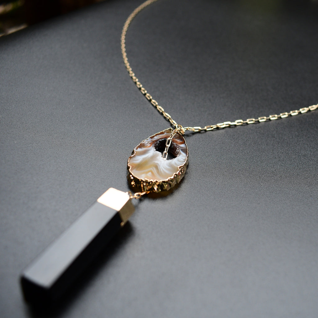 Occo Agate Necklace w/ Black Onyx Pendulum
